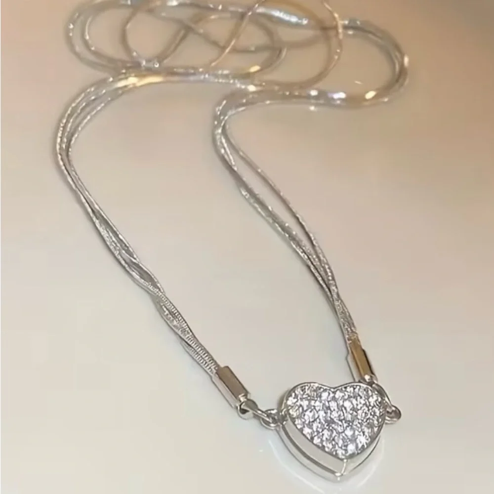 Elegant Silver Heart Pendant Necklace - Picture 2 of 4